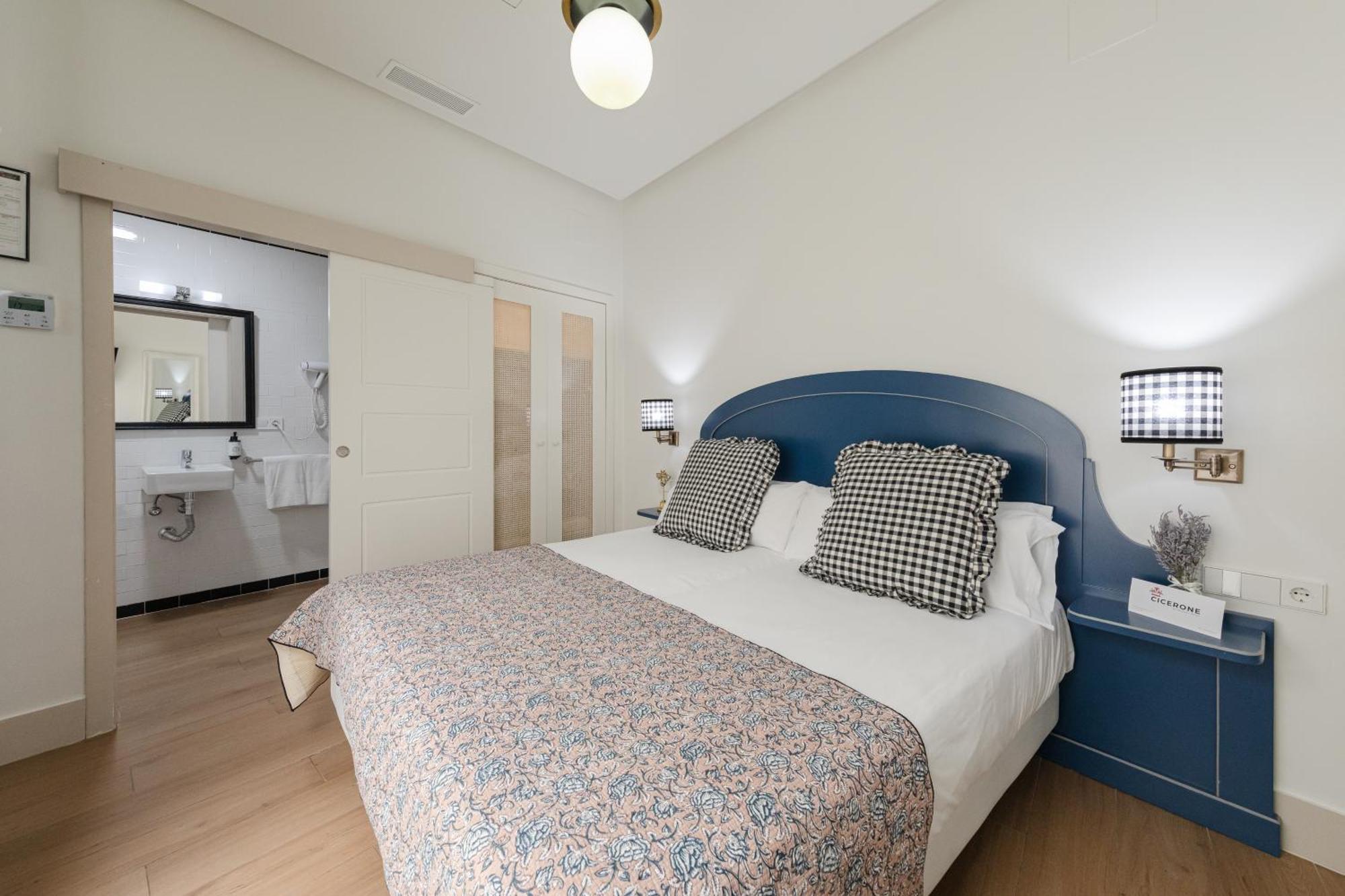 Nuea Cicerone Hotel Севиля Екстериор снимка