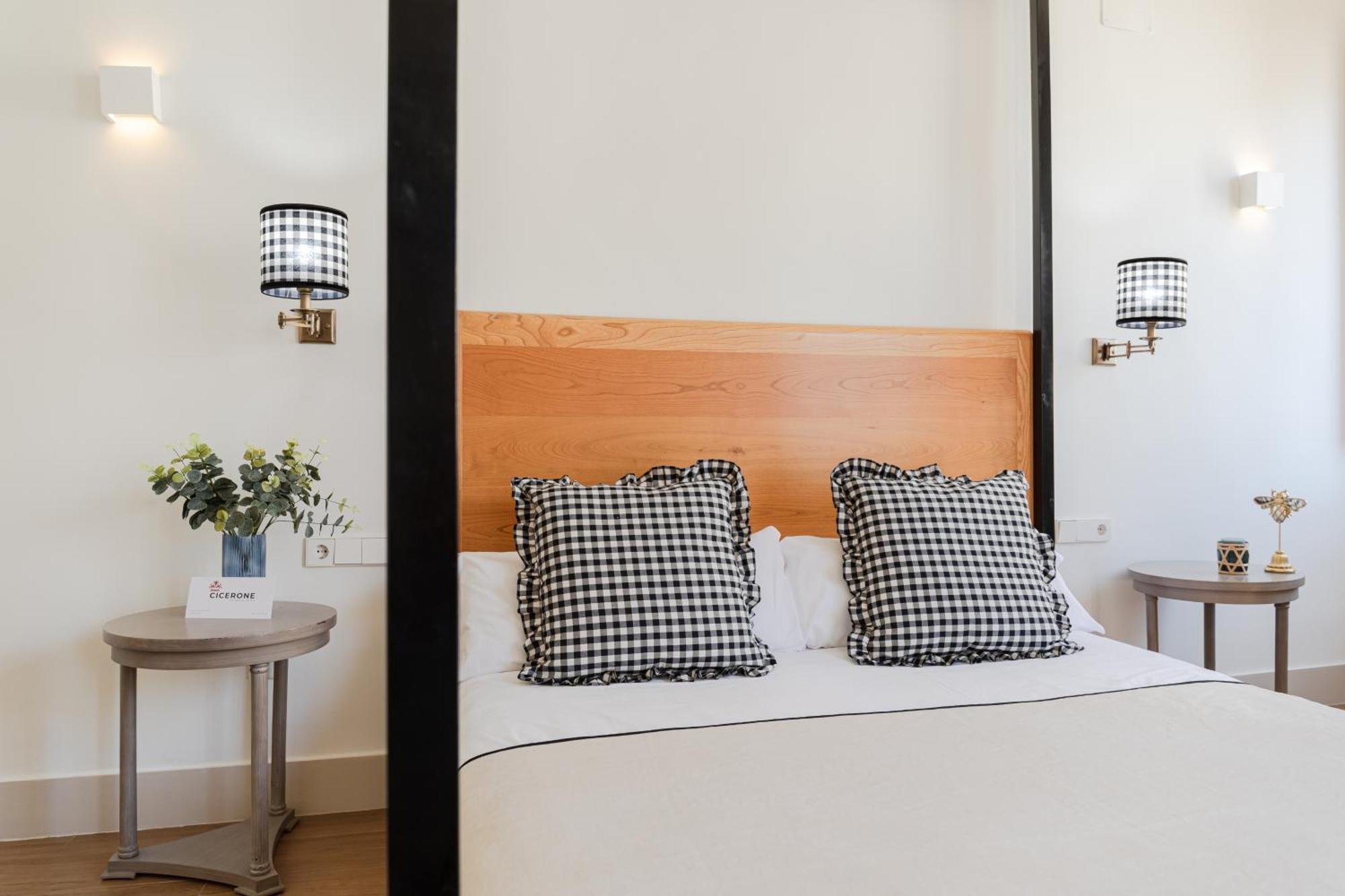 Nuea Cicerone Hotel Севиля Екстериор снимка