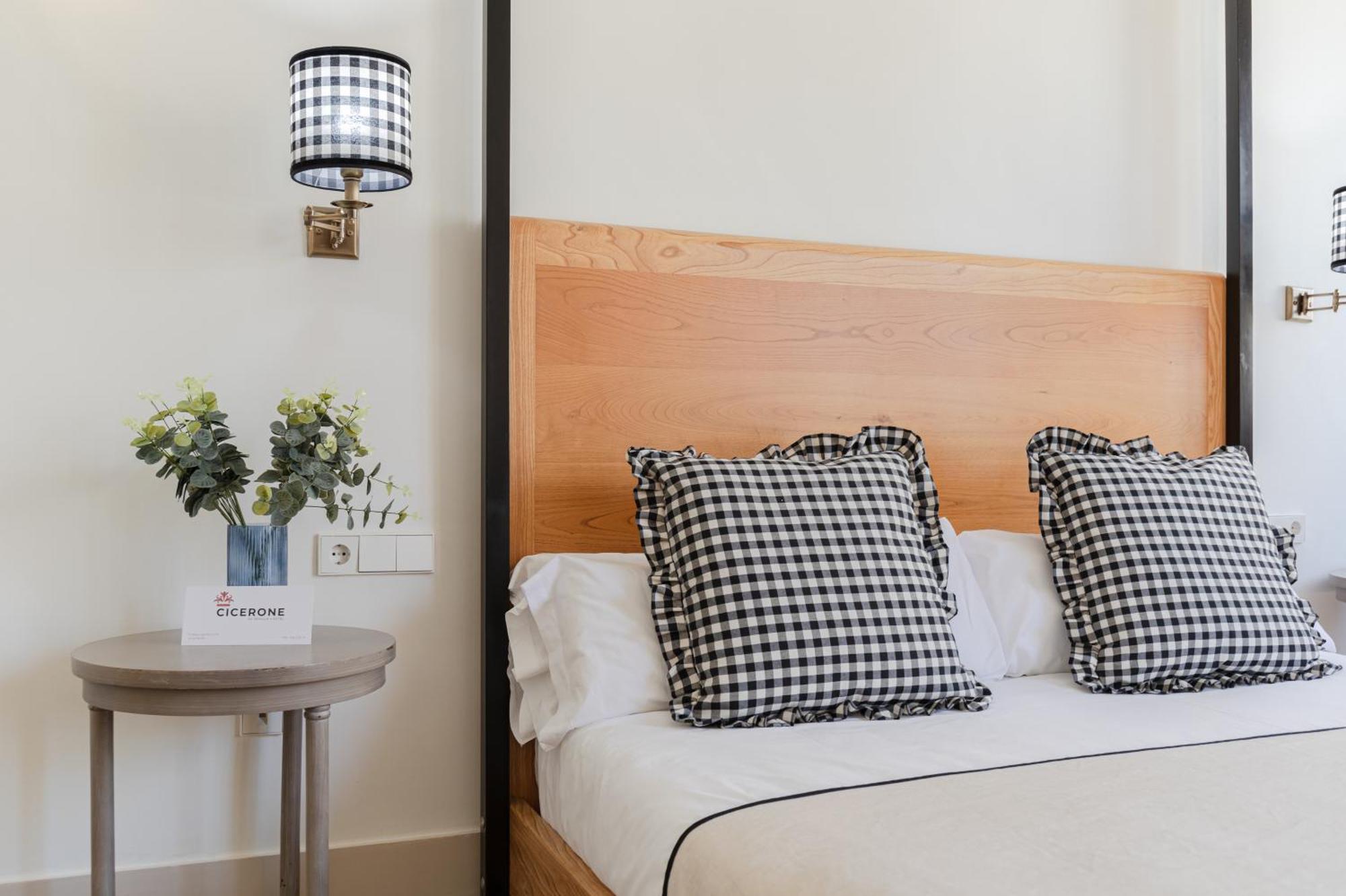 Nuea Cicerone Hotel Севиля Екстериор снимка