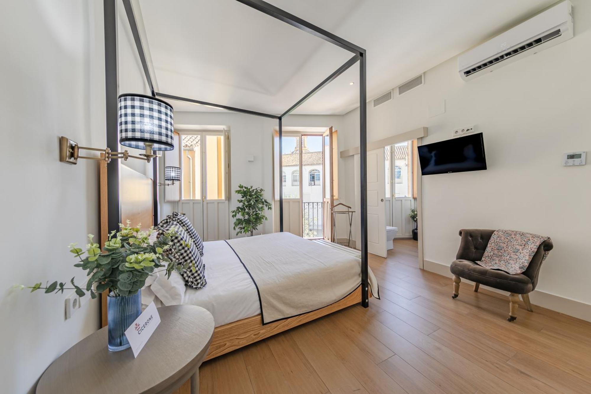 Nuea Cicerone Hotel Севиля Екстериор снимка