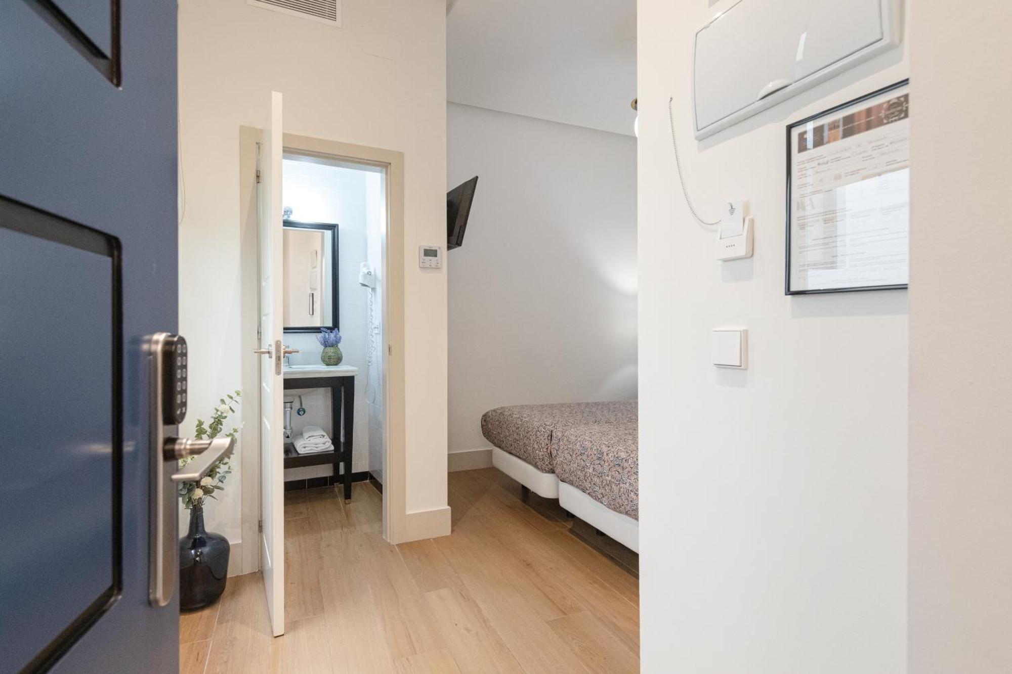 Nuea Cicerone Hotel Севиля Екстериор снимка